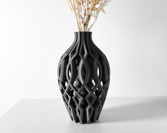 Elegant Matte Black Lattice Vase - Sophisticated Geometric Pattern for Stylish Home Decor, Ideal for Dry Floral Arrangements