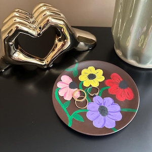 Bandeja para anillos y porta joyas con diseño de canción sorpresa de Eras Tour, inspirada en el piano y pintada a mano.