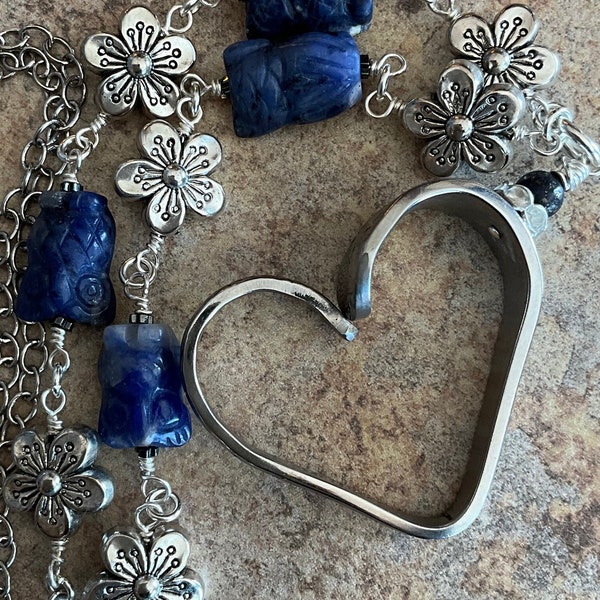 Ensemble collier et boucles d'oreilles assortis - Liberty de table - Collier coeur avec poignée en sodalite - Fait main - Unique -