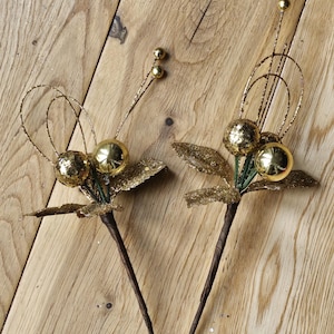 2 Pcs Artificial Flower Holiday Crafts Making Branch Christmas Sprigs Gold Berries