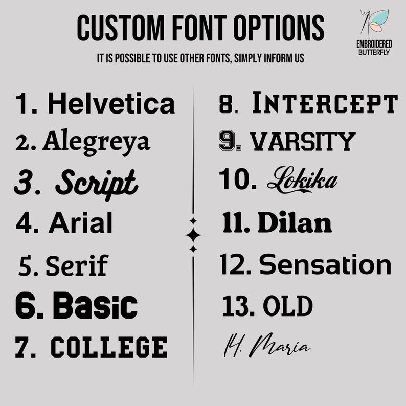 Pu&ograve; includere: Un elenco di opzioni di font personalizzate per ricamo. I font sono numerati da 1 a 14 e includono Helvetica, Alegreya, Script, Arial, Serif, Basic, College, Intercept, Varsity, Lokika, Dilan, Sensation, Old e Maria.