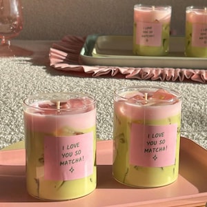 Personalisierte Erdbeere Matcha Latte Candle Geschenkbox mit kostenloser Grußkarte I Geschenkbox I Latte Candle