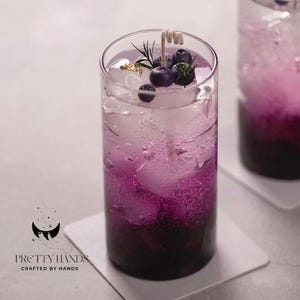 Gepersonaliseerde geschenkdoos met handgemaakte kaars bosbessen-mojitococktail met gratis wenskaart I Drink-kaars
