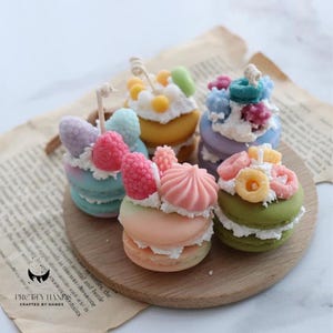 Personalisierte Geschenkbox mit fünf Wachs dekorierten Macaron Kerzen mit Grußkarte I Geburtstagsgeschenk I Sojakerze