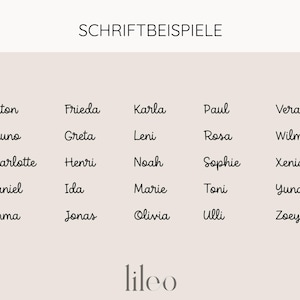 May include: A beige background displays the text "SCHRIFTBEISPIELE" above a list of names in a cursive font. Names include Anton, Bruno, Charlotte, Daniel, Emma, Frieda, Greta, Henri, Ida, Jonas, Karla, Leni, Marie, Noah, Olivia, Paul, Rosa, Sophie, Toni, Ulli, Vera, Wilma, Xenia, Yuna, and Zoey.