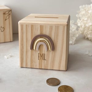 Personalisierte Spardose aus Holz | Spardose graviert mit Namen und Regenbogen | Geschenkidee Geldgeschenk | Geschenkidee für Kinder