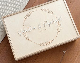 Personalized wedding keepsake box | Wedding gift | Wooden box with names | Keepsake box engraved with floral wreath
