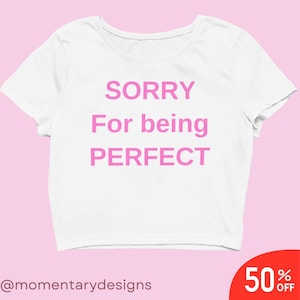 PRZEPRASZAM za bycie DOSKONAŁYM Crop Top - Y2K Coquette Baby Tee - Różowa estetyczna koszulka z hasłem dla dziewczyn z generacji Z - Strój do kochania siebie - Moda Y2K