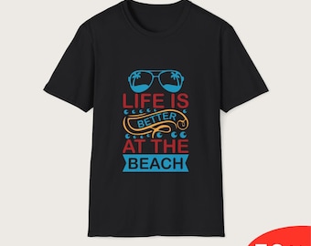 Maglietta "La vita è migliore in spiaggia", maglietta estiva con grafica retrò, maglietta da vacanza costiera per gli amanti dell'oceano, idea regalo unisex per la vita da spiaggia