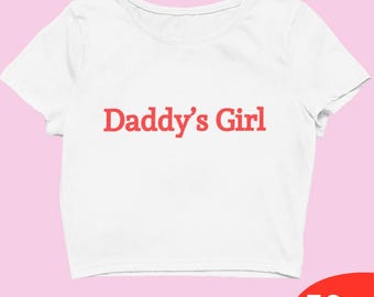 Y2K Daddy's Girl White Crop Top – Aesthetic 2000s Style T-Shirt – Trendy Short Sleeve Baby Tee for Teen Girls – Retro Streetwear Look