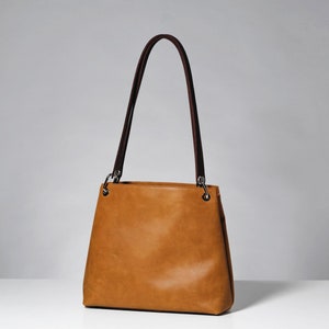 Leather hobo bag.