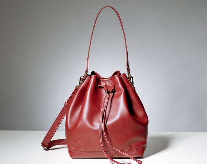 Burgundy Leather Bucket Bag for Women, Handmade Italian Leather Purse, Drawstring Shoulder Bag with Pockets, Personalized Gift for Her
