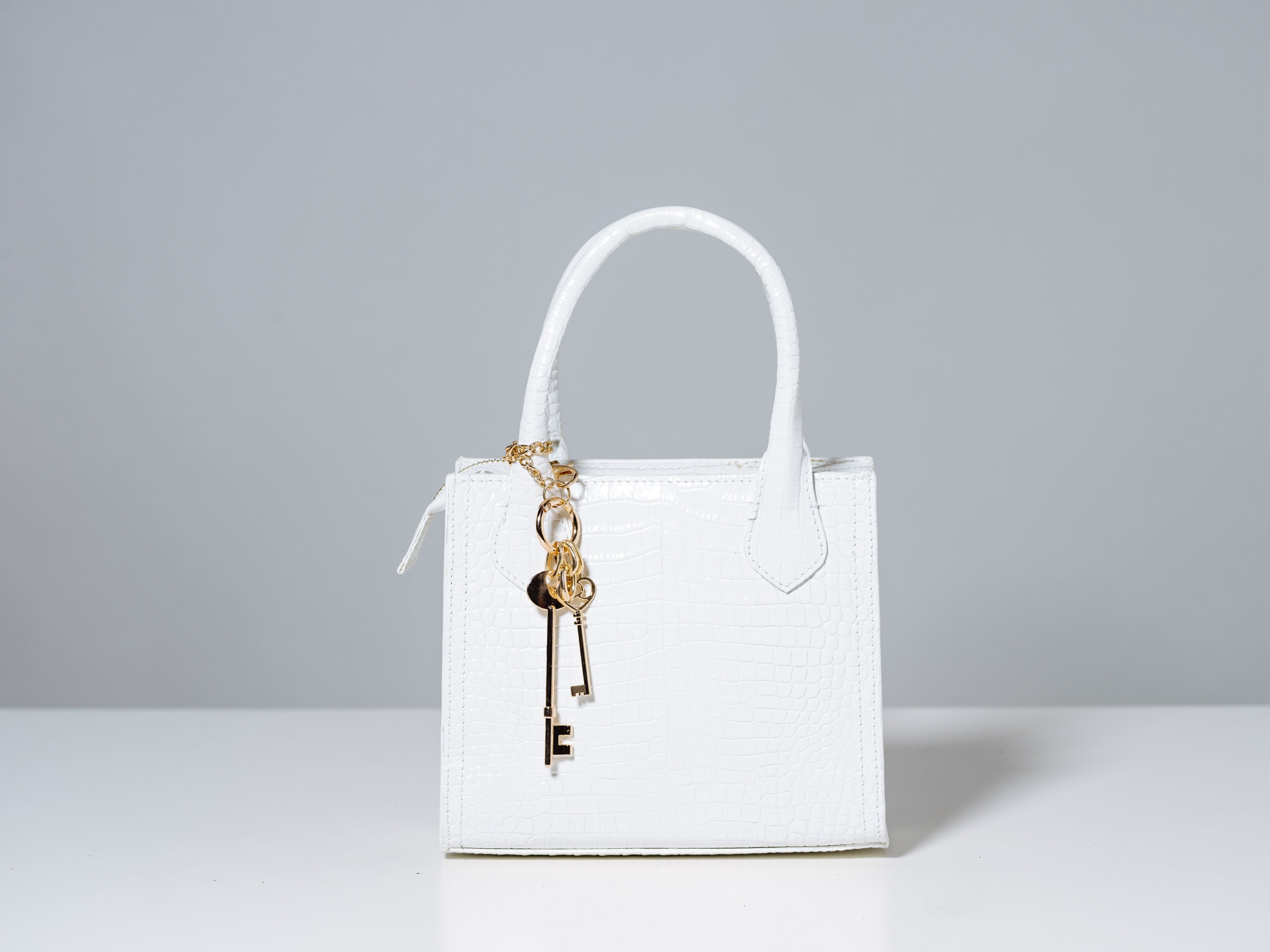 美品】フェンディ ボルサマジック ハンドバッグ クロコ型押し レザー