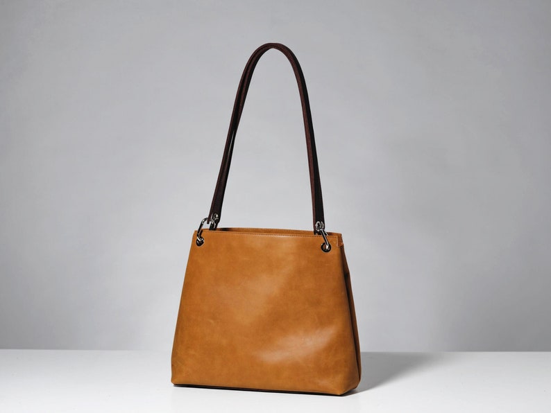 Leather hobo bag.