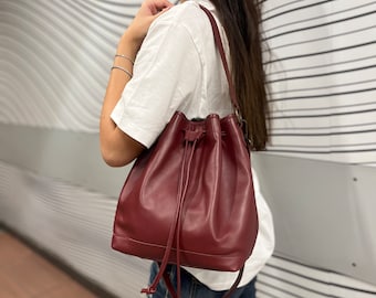 Valentinstag, Bordeaux Bucket Bag, Weiche Ledertasche, Kordelzug Beutel, Burgund Ledertasche, Tasche mit Taschen, Geschenk für Sie