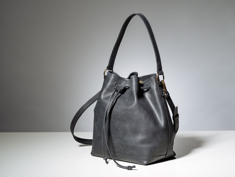 BLACK BUCKET BAG LOCK 18 main image 0