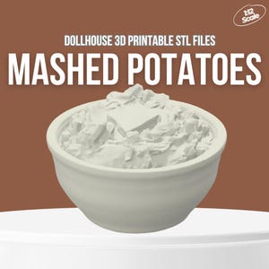 Peut inclure: Un bol imprimé en 3D de purée de pommes de terre, avec une motte de beurre, pour une maison de poupée. Le texte "MASHED POTATOES" est affiché au-dessus du bol. L'image est étiquetée "1:12 Scale" et "DOLLHOUSE 3D PRINTABLE STL FILES."