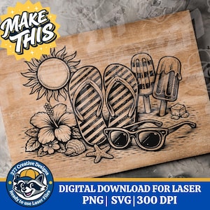 Può includere: Un cartello in legno a tema spiaggia, con un sole, infradito, occhiali da sole e ghiaccioli. Il cartello include anche un fiore di ibisco, una conchiglia e una stella marina. Il testo sul cartello dice "MAKE THIS" e "DIGITAL DOWNLOAD FOR LASER".