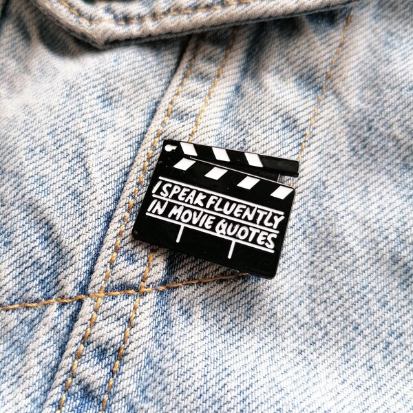 Emaille Pin Abzeichen - Fließend in Film Zitaten - Lustige Pins - Mode und Accessoires - Fandom Anstecknadel