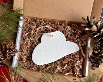 Adorno de sombrero de vaquera personalizado, regalo de vaquera disco, decoración navideña de granja, adorno personalizado, regalo para Navidad occidental