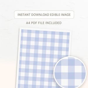 Può includere: Un motivo a quadretti blu e bianco su un foglio di glassa commestibile A4. L'immagine include un cerchio in primo piano del motivo e il testo "Download istantaneo immagine commestibile" e "Motivo a quadretti blu".