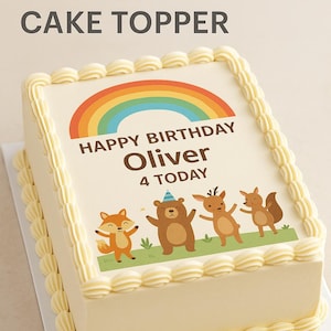 Może przedstawiać: Prostokątny tort urodzinowy z tęczą i postaciami z kreskówek. Ciasto jest ozdobione napisem "HAPPY BIRTHDAY Oliver 4 TODAY". Ciasto ma kremowy lukier i dekoracyjną obwódkę.