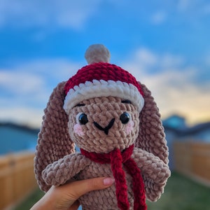 Pluszowy króliczek zimowy - zabawka robiona na szydełku, pluszowe zwierzątko, amigurumi