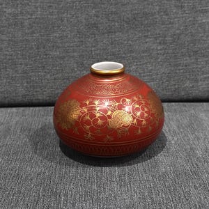 Vintage Japanese Kutani Porcelain Red Vase with Chrysanthemum Gold Floral Drawings