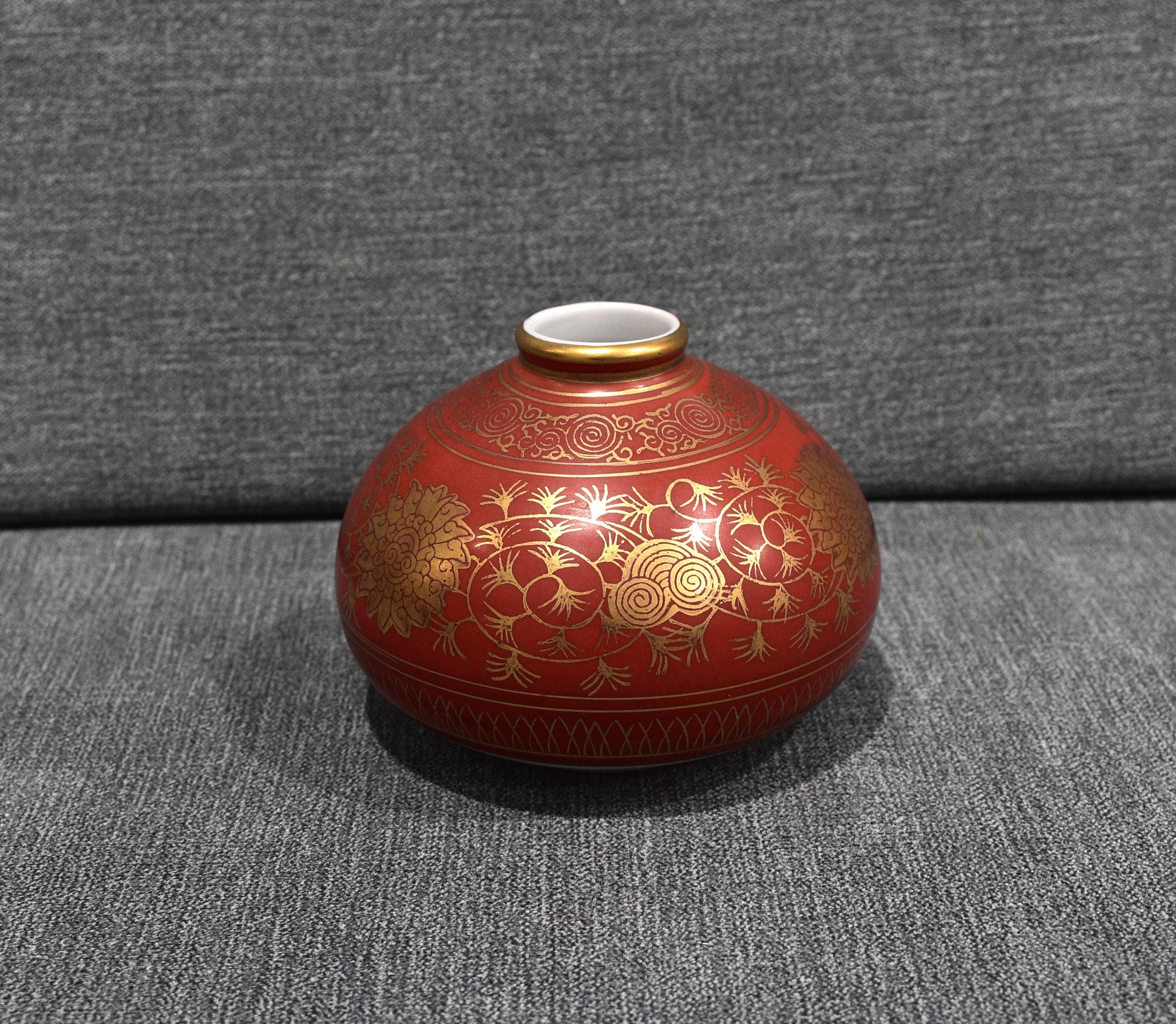 九谷焼 花瓶「菊」 ヴィンテージ 九谷焼 菊金花模様赤花瓶 - Etsy 日本