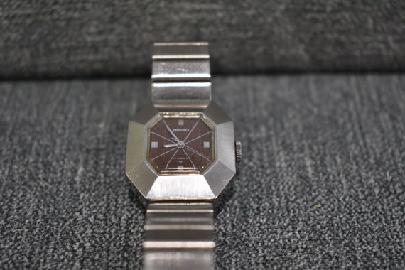 Seiko Vintage Women\'s Octagonal Silver Tone Watch Vintage Lorus by Seiko Octagon Women main image 2
