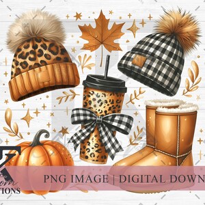 Puede incluir: Una ilustración digital de un conjunto de artículos de temática otoñal, que incluye una calabaza, una taza de café de estampado de leopardo con un lazo blanco y negro, una boina a cuadros blanco y negro, una boina de estampado de leopardo y botas marrones. El fondo es una superficie de madera blanca con purpurina dorada y hojas.