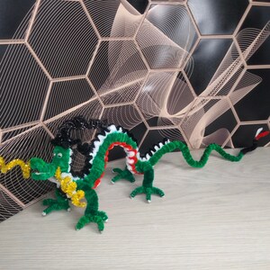 Patrón PDF. Tutorial dragón verde de limpiapipas símbolo del año nuevo 2024 imagen 10