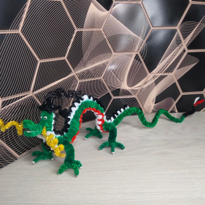 Patrón PDF. Tutorial dragón verde de limpiapipas símbolo del año nuevo 2024 imagen 10