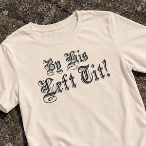 Camiseta "Por su teta izquierda" / Camiseta para fans de Carl de Dungeon Crawler / Regalo para lectores de fantasía LitRPG