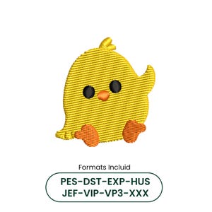 Puede incluir: Un diseño de bordado de un pollito amarillo brillante con ojos negros, pico naranja y patas naranjas. Debajo del pollito, el texto dice: Formats Incluid PES-DST-EXP-HUS JEF-VIP-VP3-XXX. El diseño presenta costuras amarillas densas.