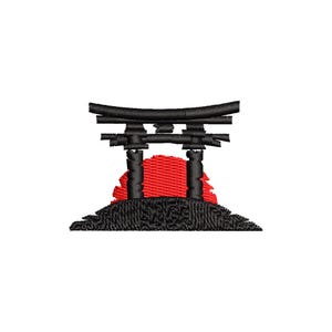以下が含まれることがあります： 黒い鳥居のシルエットと赤い朝日が描かれた刺繍ワッペン。黒いテクスチャの丘を背景にしています。このデザインは日本の文化と伝統の象徴であり、衣類やアクセサリーに最適です。