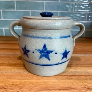 Vintage Rowe Pottery Bean Pot – Gray Salt Glaze, Cobalt Blue Stars 1999