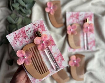 Set de regalo de peine de madera con perla y flores • Tarjeta personalizada y colonia
