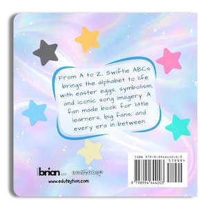 Puede incluir: Una portada de libro infantil con un fondo pastel y formas de estrellas de colores. El t&iacute;tulo del libro, "Swiftie ABCs", se muestra en una burbuja azul, junto con una descripci&oacute;n del contenido del libro. El libro es un libro hecho por fans para peque&ntilde;os estudiantes.