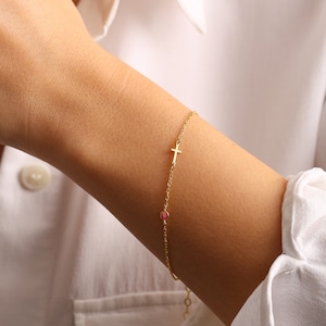 Delikatna bransoletka z krzyżem dla kobiet z kamieniem szlachetnym: chrześcijańska biżuteria ze srebra próby 925