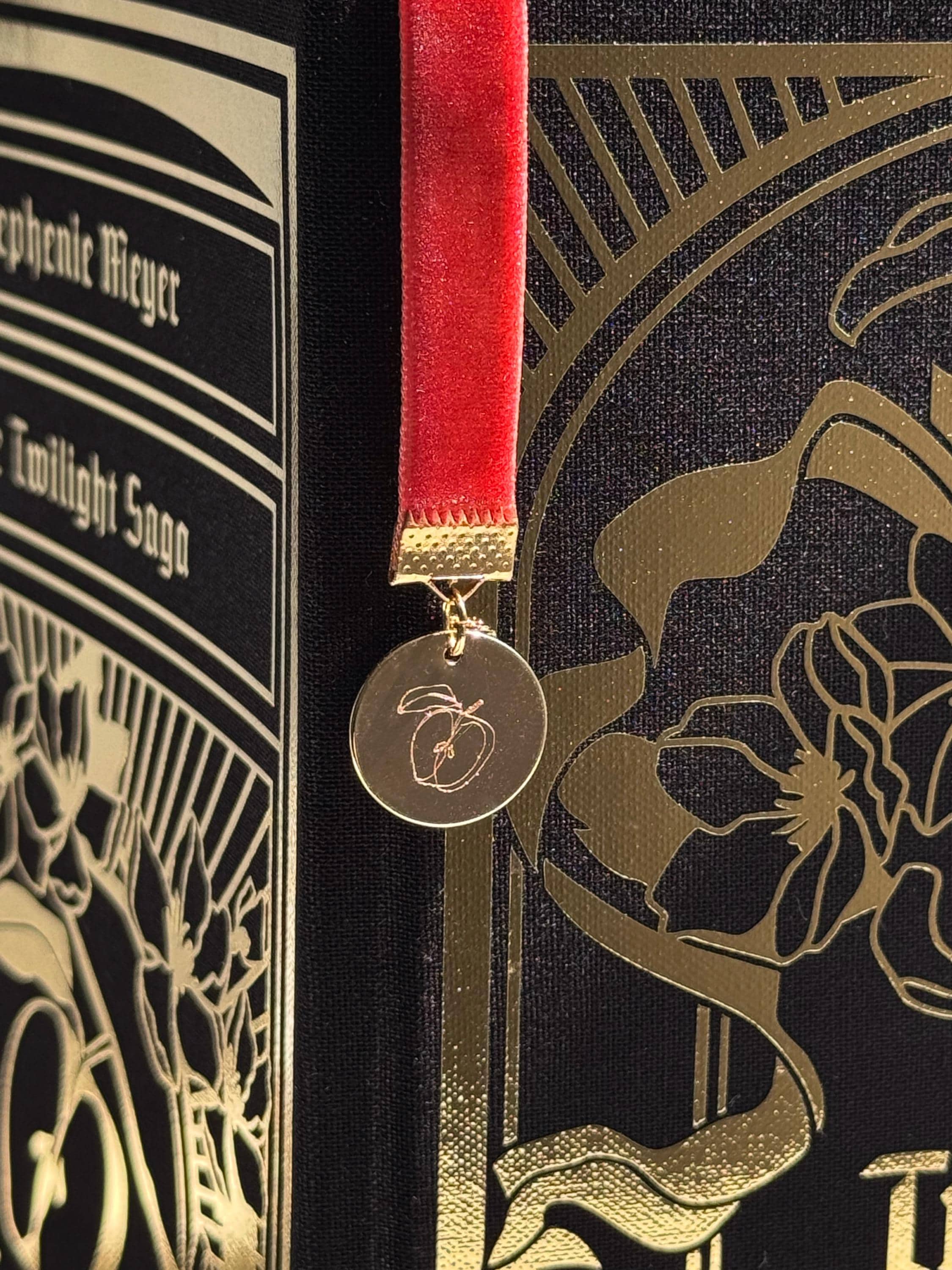 Twilight Saga Omnibus: Handmade Rebound Book, Gold Foil, Red