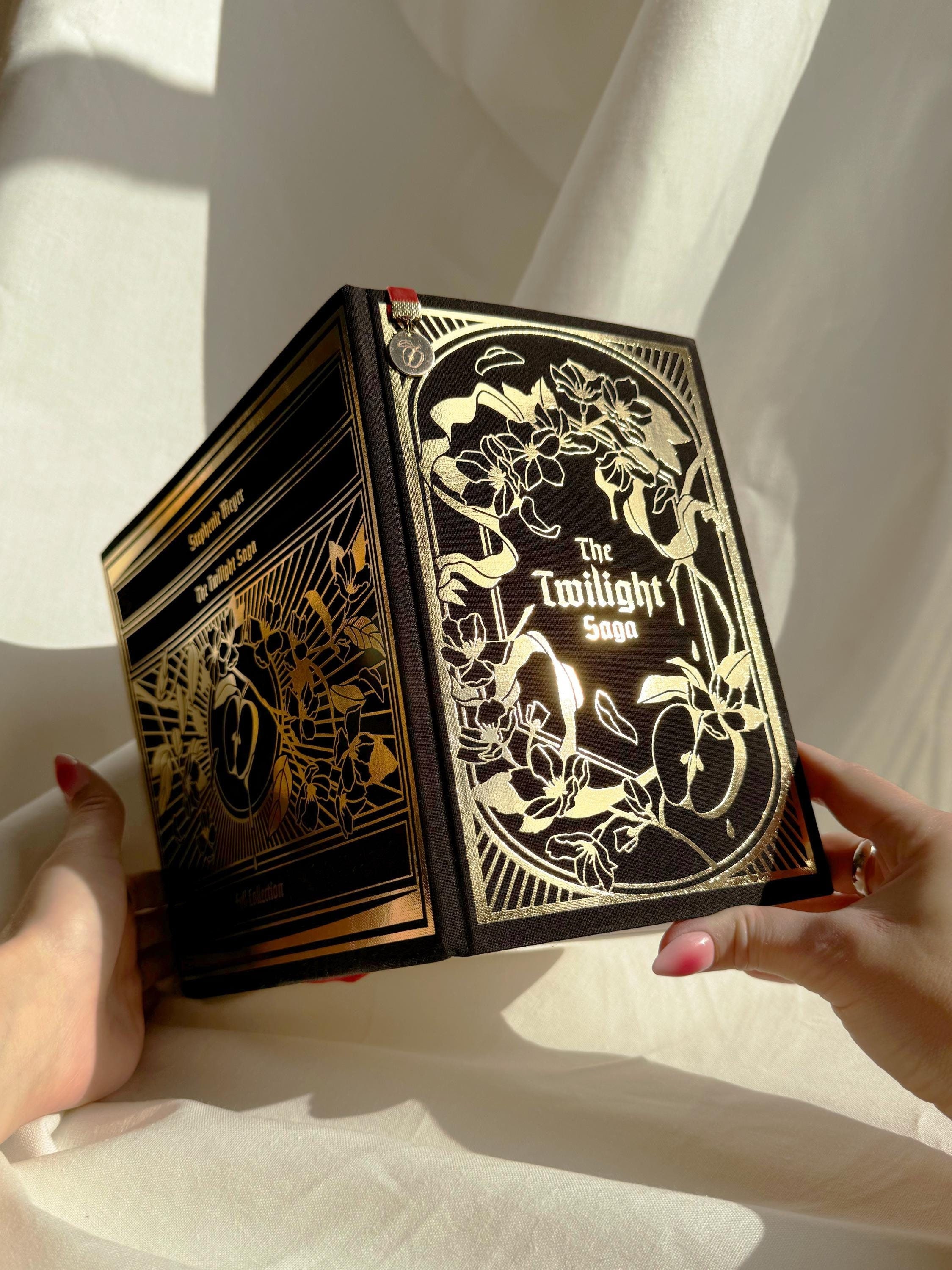 The Twilight Saga Omnibus Includes Twilight, New Moon, Eclipse, Breaking Dawn, Life & Death, Midnight Sun, the Short Life of Bree Tanner - Etsy The Twilight Saga Omnibus Includes Twilight, New Moon, Eclipse, Breaking Dawn, Life & Death, Midnight Sun, the Short Life of Bree Tanner - Etsy