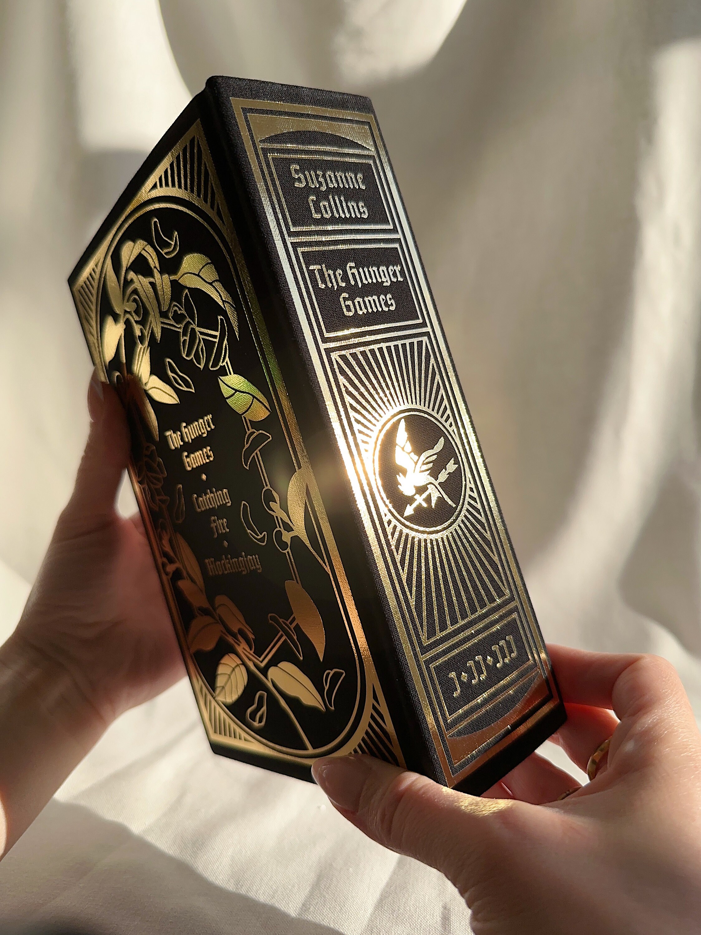 The Hunger Games Series Omnibus Includes the Hunger Games, Catching