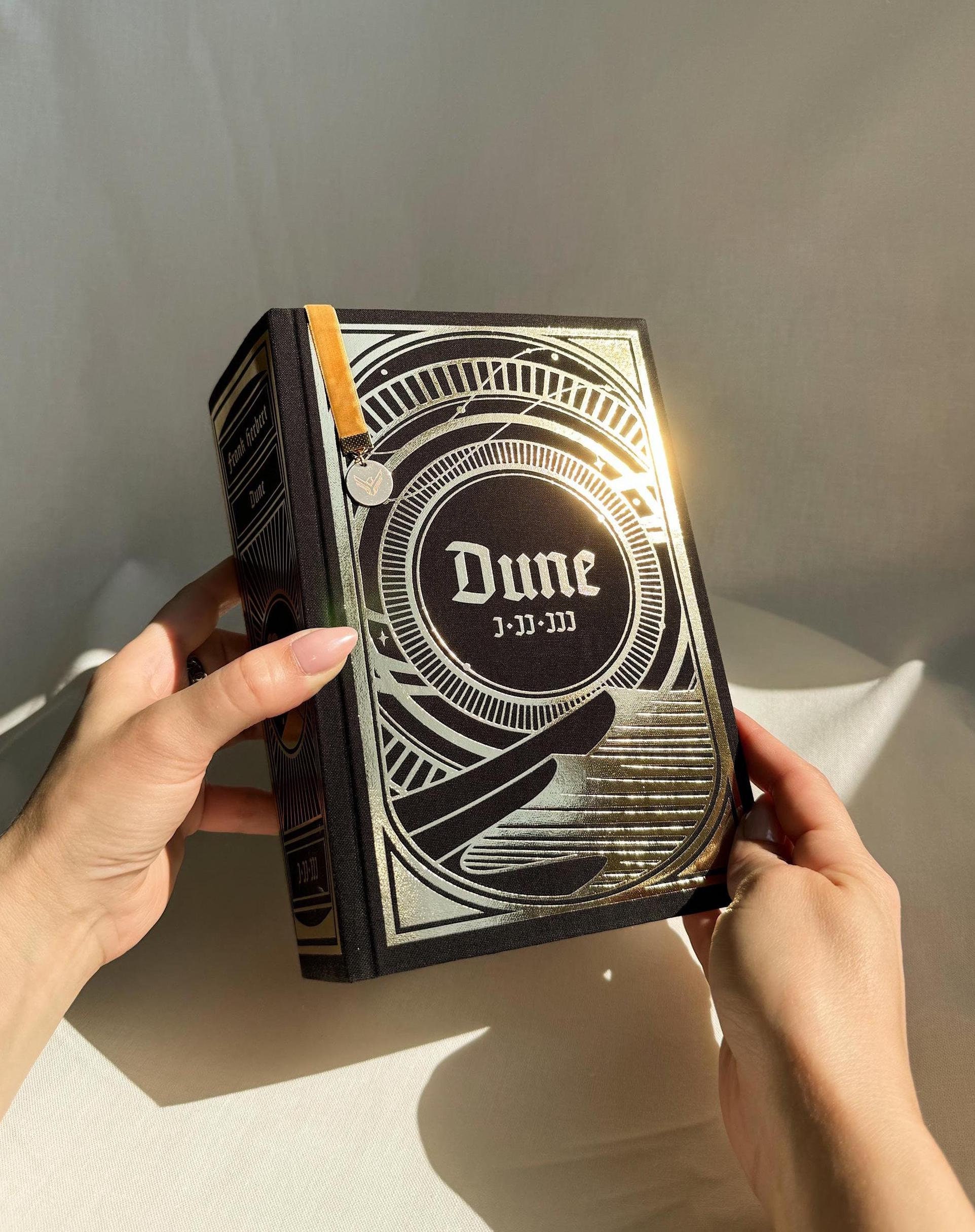 DUNE NO.21 RENAISSANCE洋書 Dune Omnibus: Handmade Rebound Book, Frank Herbert, Gold Foiled