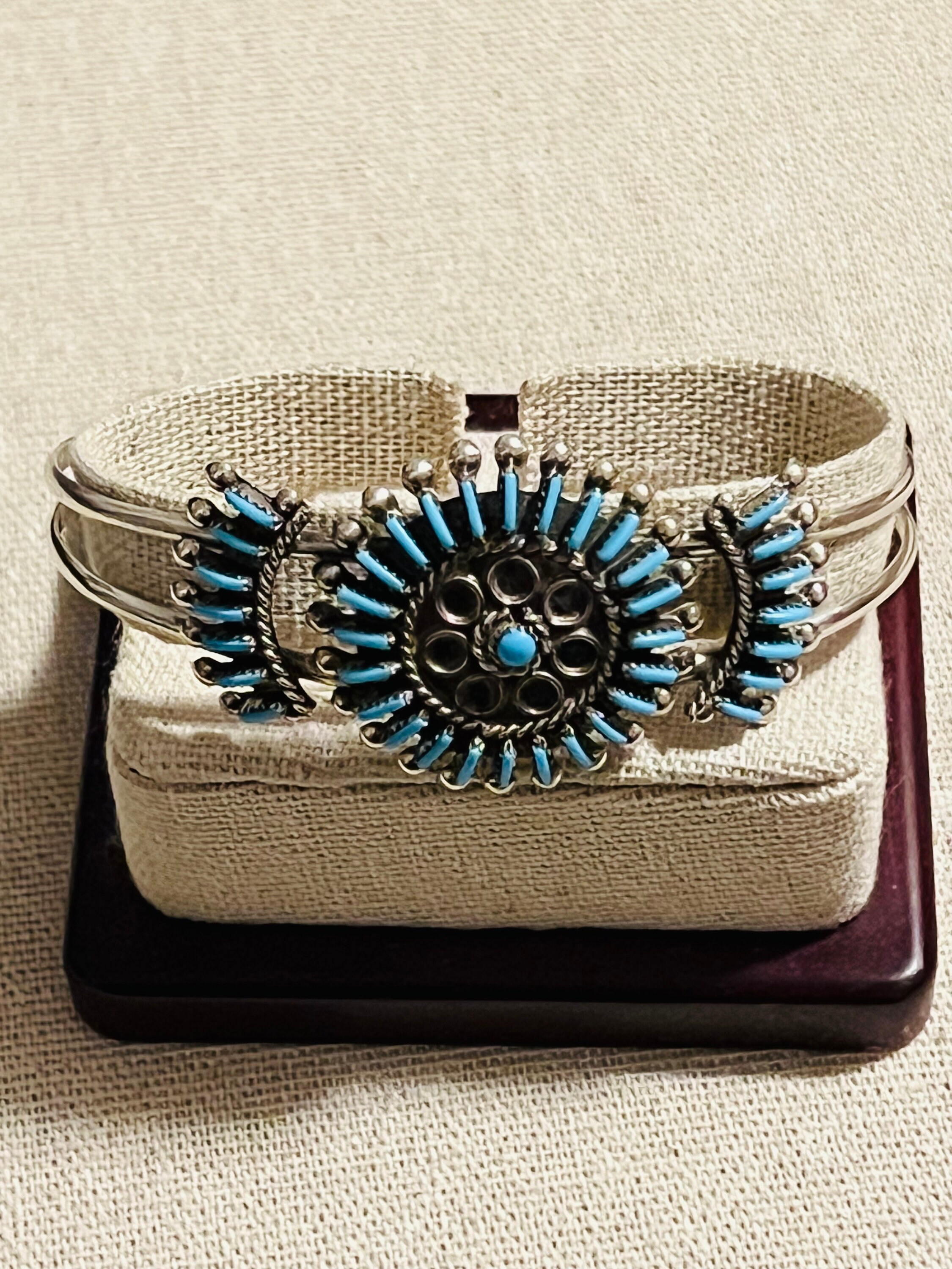 ブルーターコイズクラスター ズニ スターリングシルバー カフ