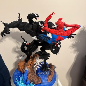 Spider Man and Venom Statue - Etsy