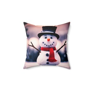 Freundlicher Schneemann, quadratisches Kissen aus gesponnenem Polyester