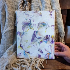 Peinture acrylique de fleurs abstraites fait main, oeuvre originale et décoration murale moderne sur toile tendue, cadeau artistique unique.
