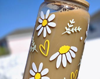 Daisy Glass Cup: Floral Iced Coffee Can with Bamboo Lid