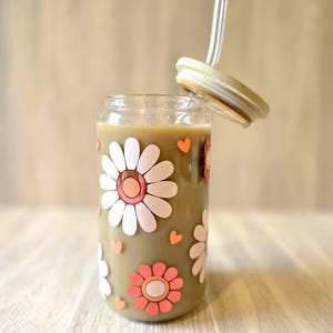 Retro Daisy Glass Iced Coffee Cup with Bamboo Lid & Straw